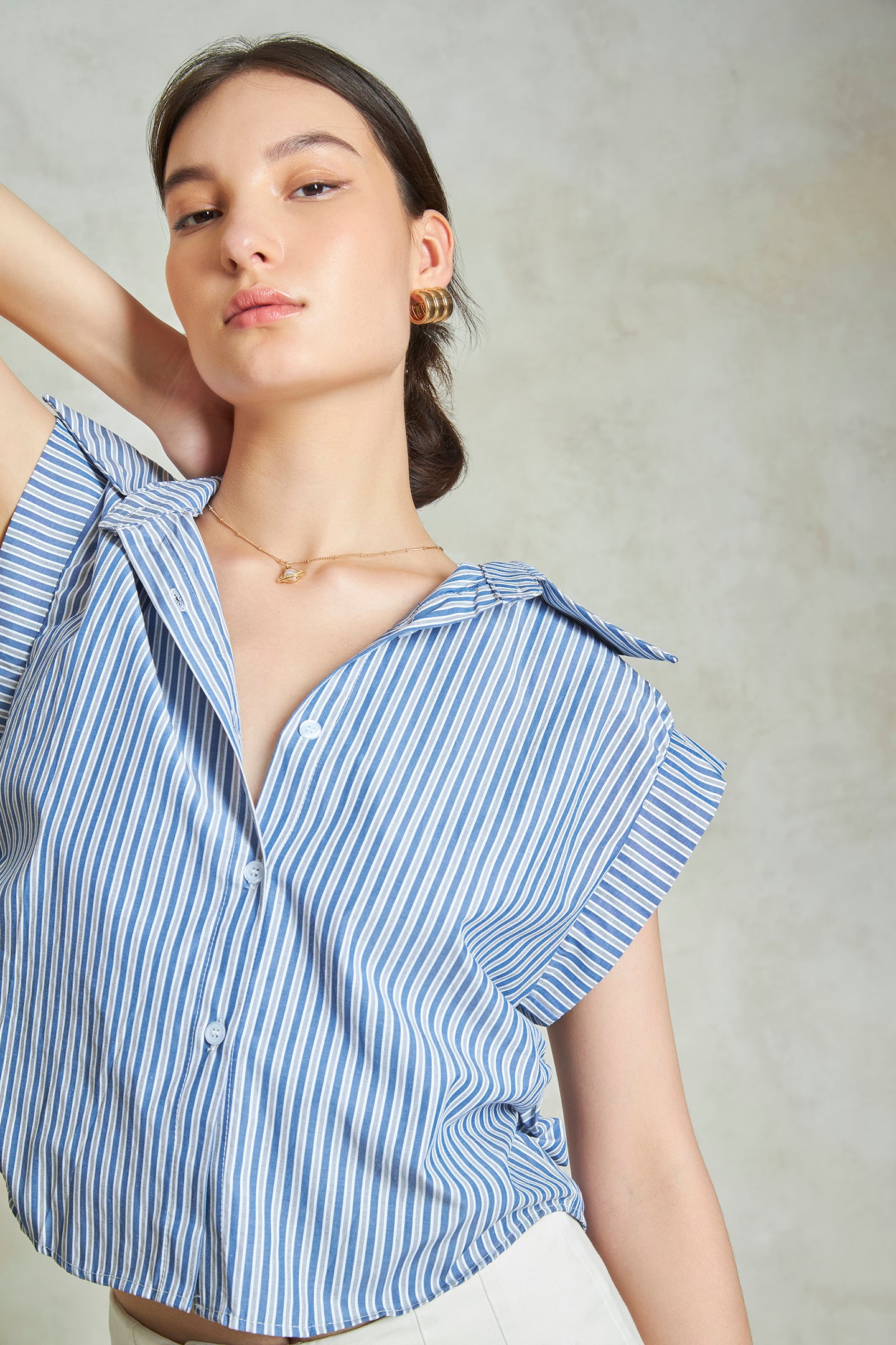 Joyce|Versatile cotton shirt with side ruching